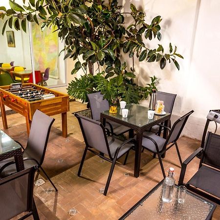 Bento Hostel (Adults Only) Сантяго Екстериор снимка
