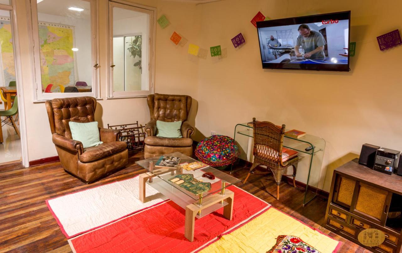 Bento Hostel (Adults Only) Сантяго Екстериор снимка