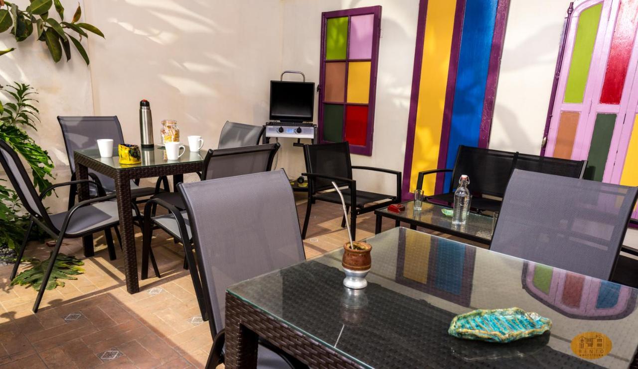 Bento Hostel (Adults Only) Сантяго Екстериор снимка