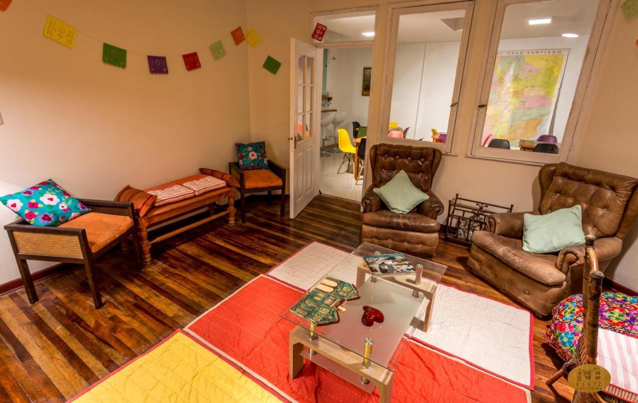 Bento Hostel (Adults Only) Сантяго Екстериор снимка